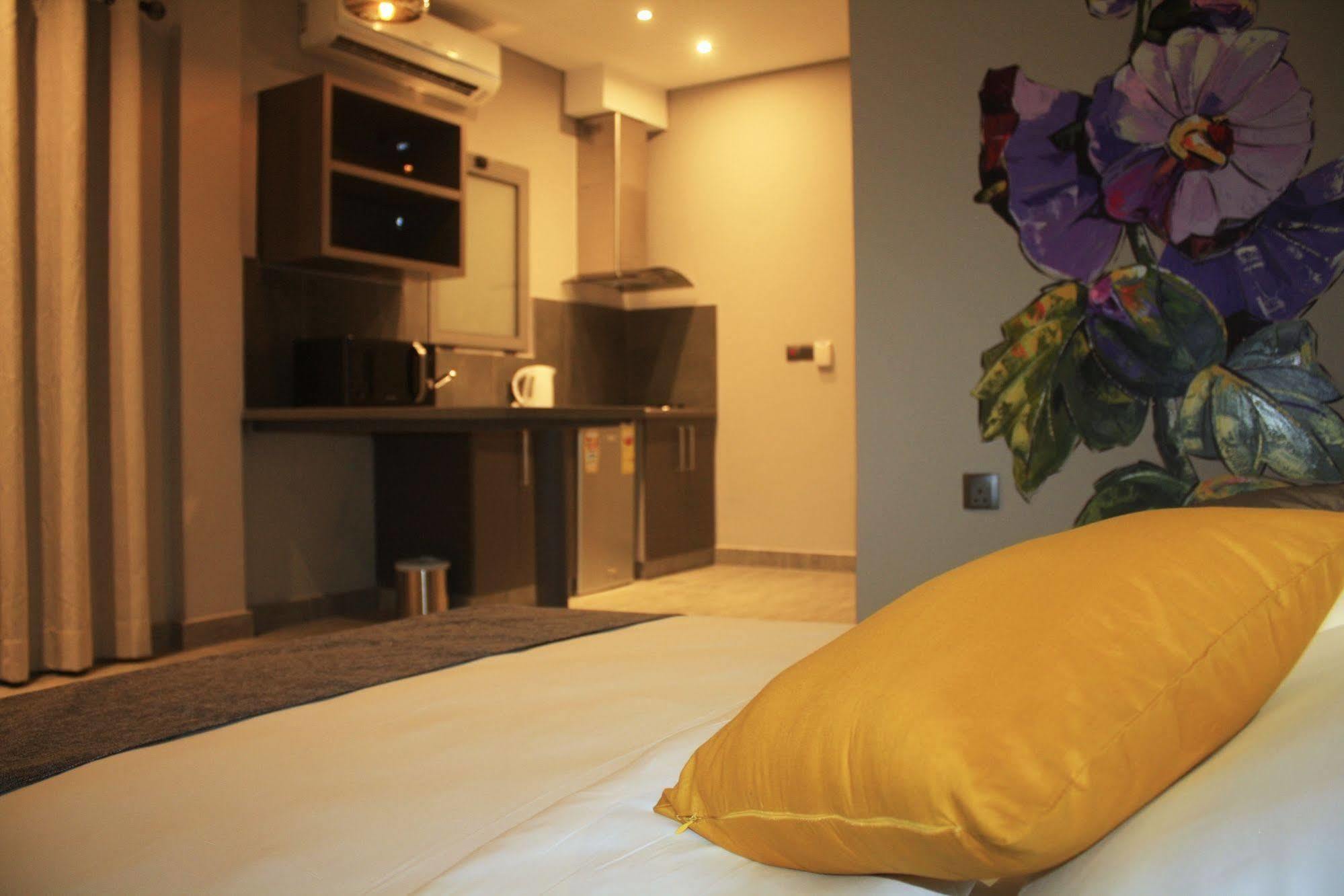 Urbano Hotel By Roots Wiaboman Ngoại thất bức ảnh