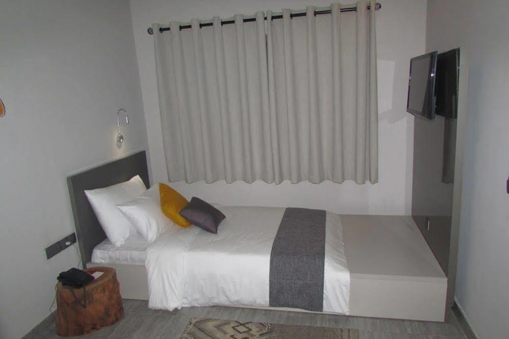 Urbano Hotel By Roots Wiaboman Ngoại thất bức ảnh