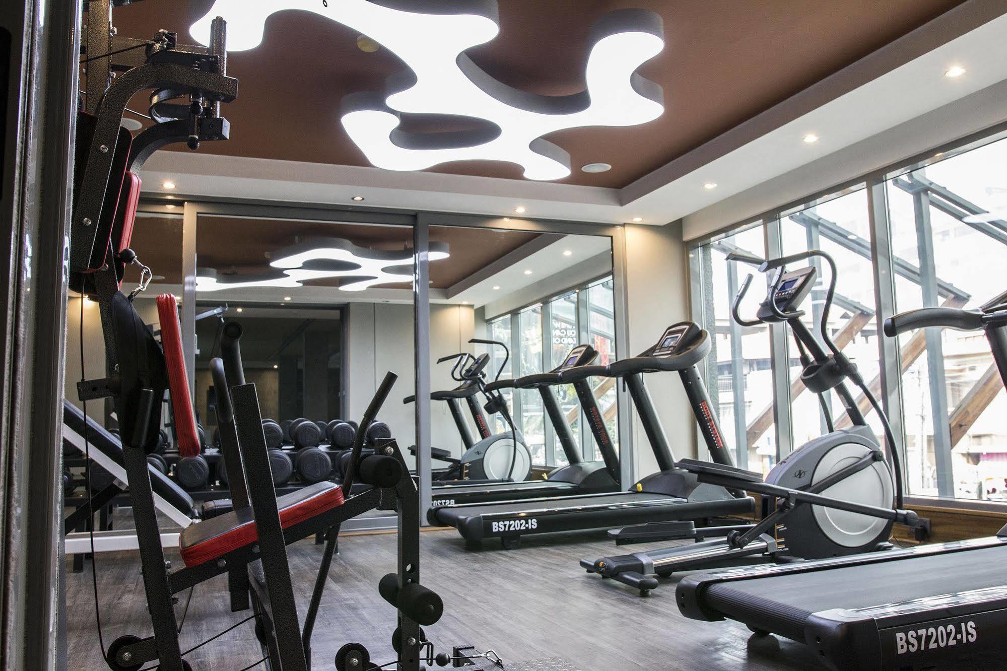 Urbano Hotel By Roots Wiaboman Ngoại thất bức ảnh
