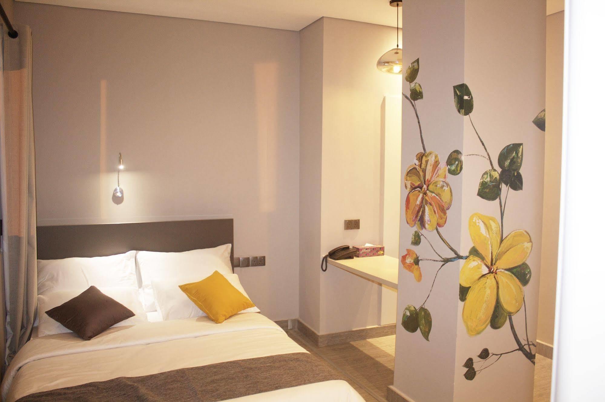 Urbano Hotel By Roots Wiaboman Ngoại thất bức ảnh