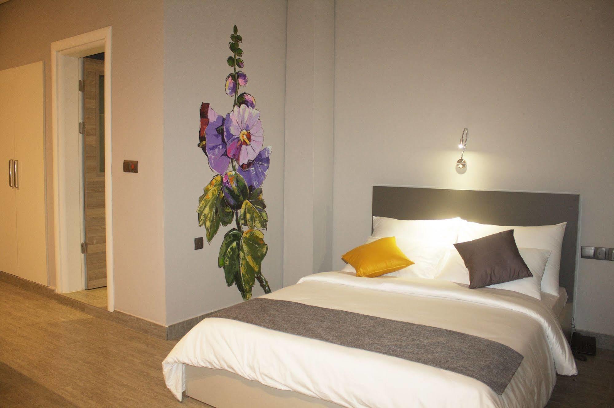 Urbano Hotel By Roots Wiaboman Ngoại thất bức ảnh