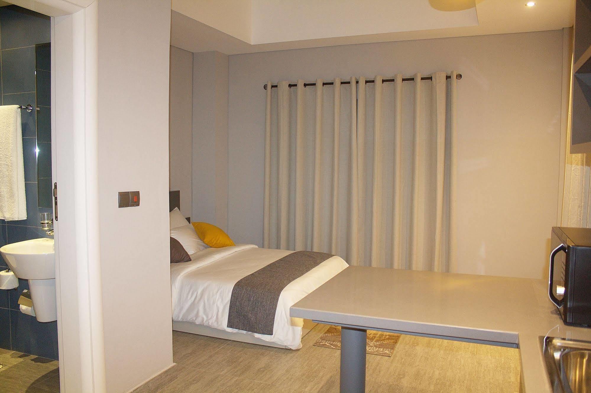 Urbano Hotel By Roots Wiaboman Ngoại thất bức ảnh