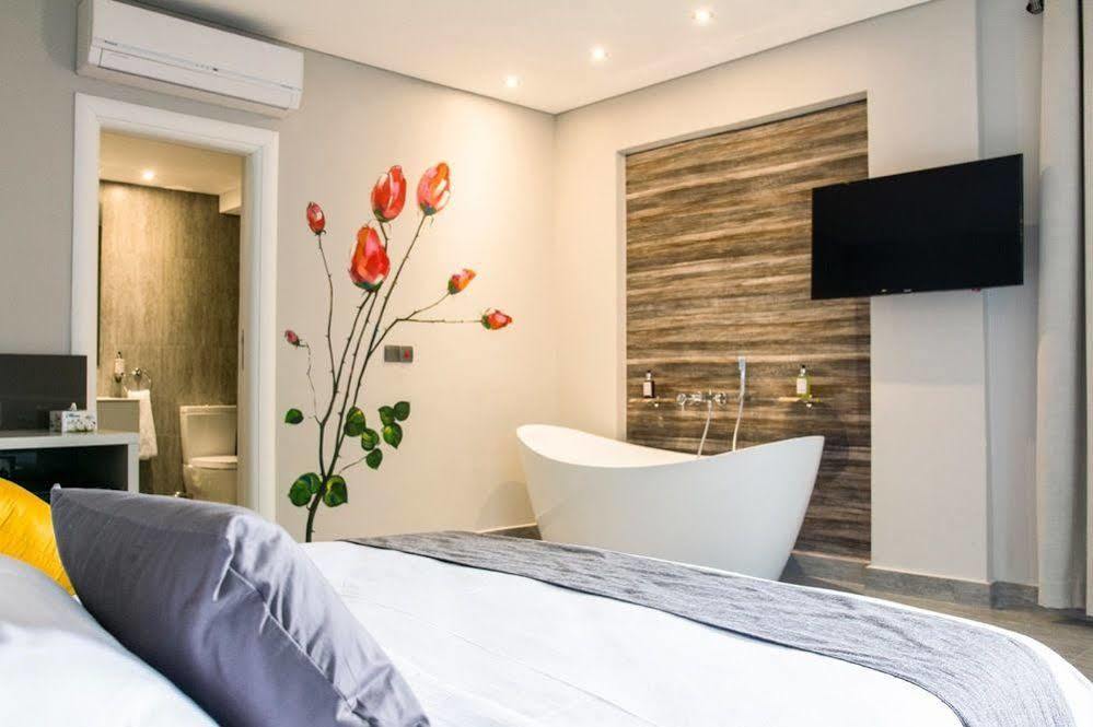 Urbano Hotel By Roots Wiaboman Ngoại thất bức ảnh